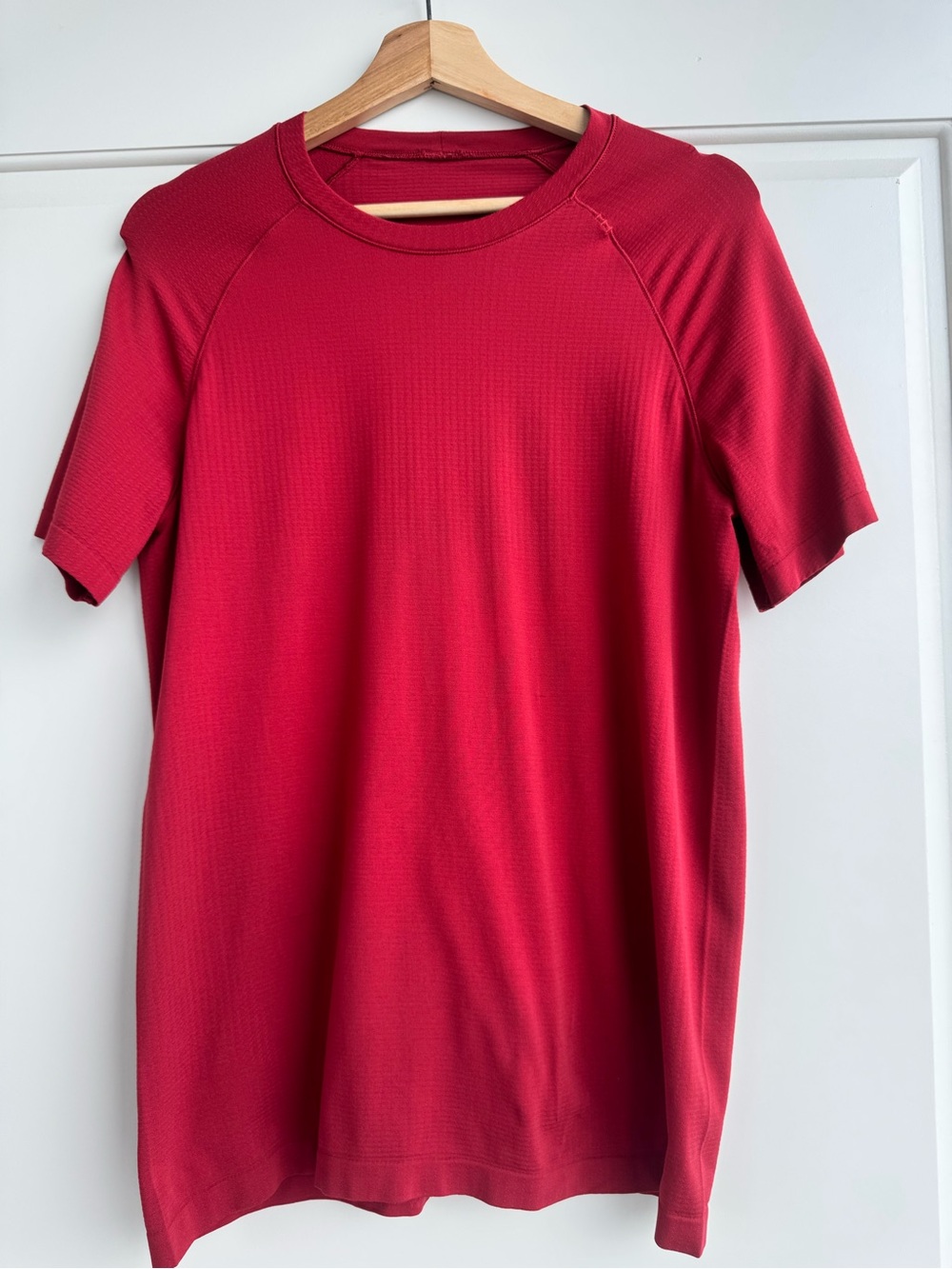 lululemon athletica Men's Red Short-Sleeve Performance Tee